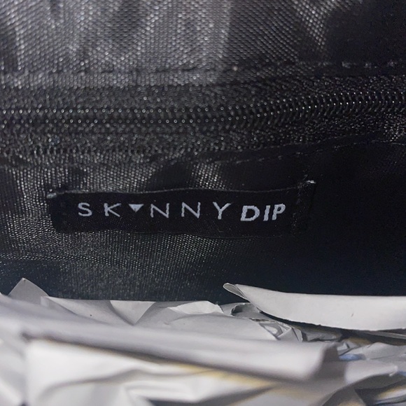 ๐ NWT Skinny Dip Metallic Smiley Purse - Picture 6 of 6